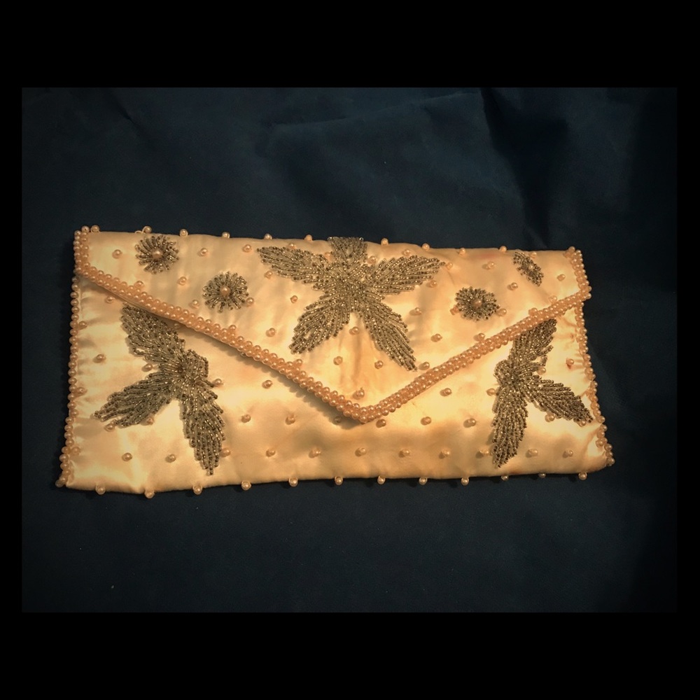Vintage purse with mini pearls and beads